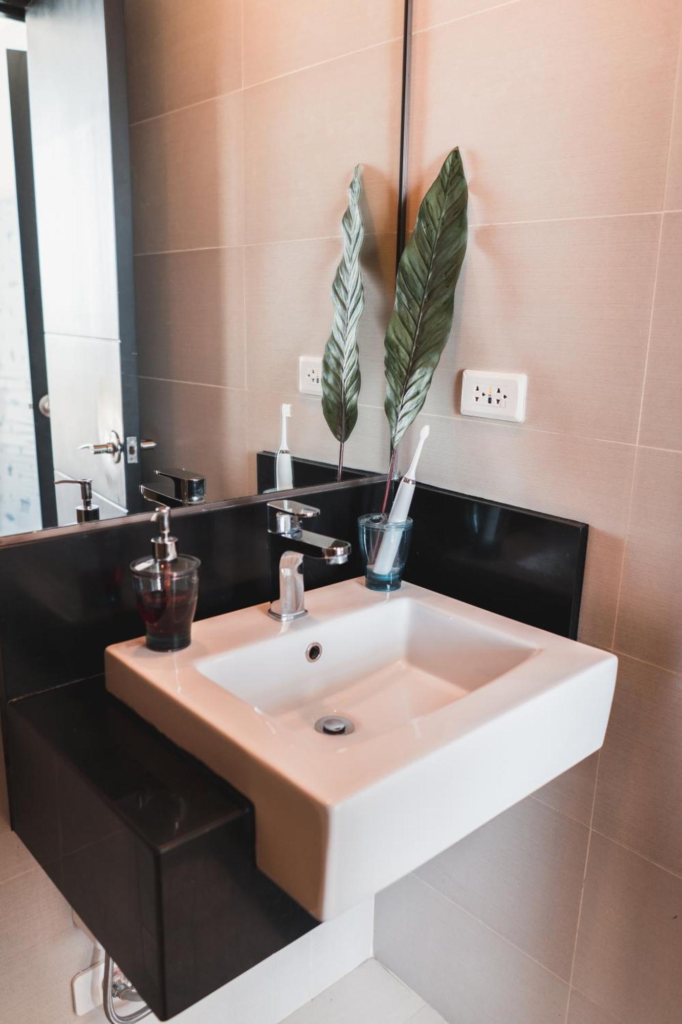 Modern Tropical Luxe Apartment - Boracay Newcoast Yapak Exterior foto